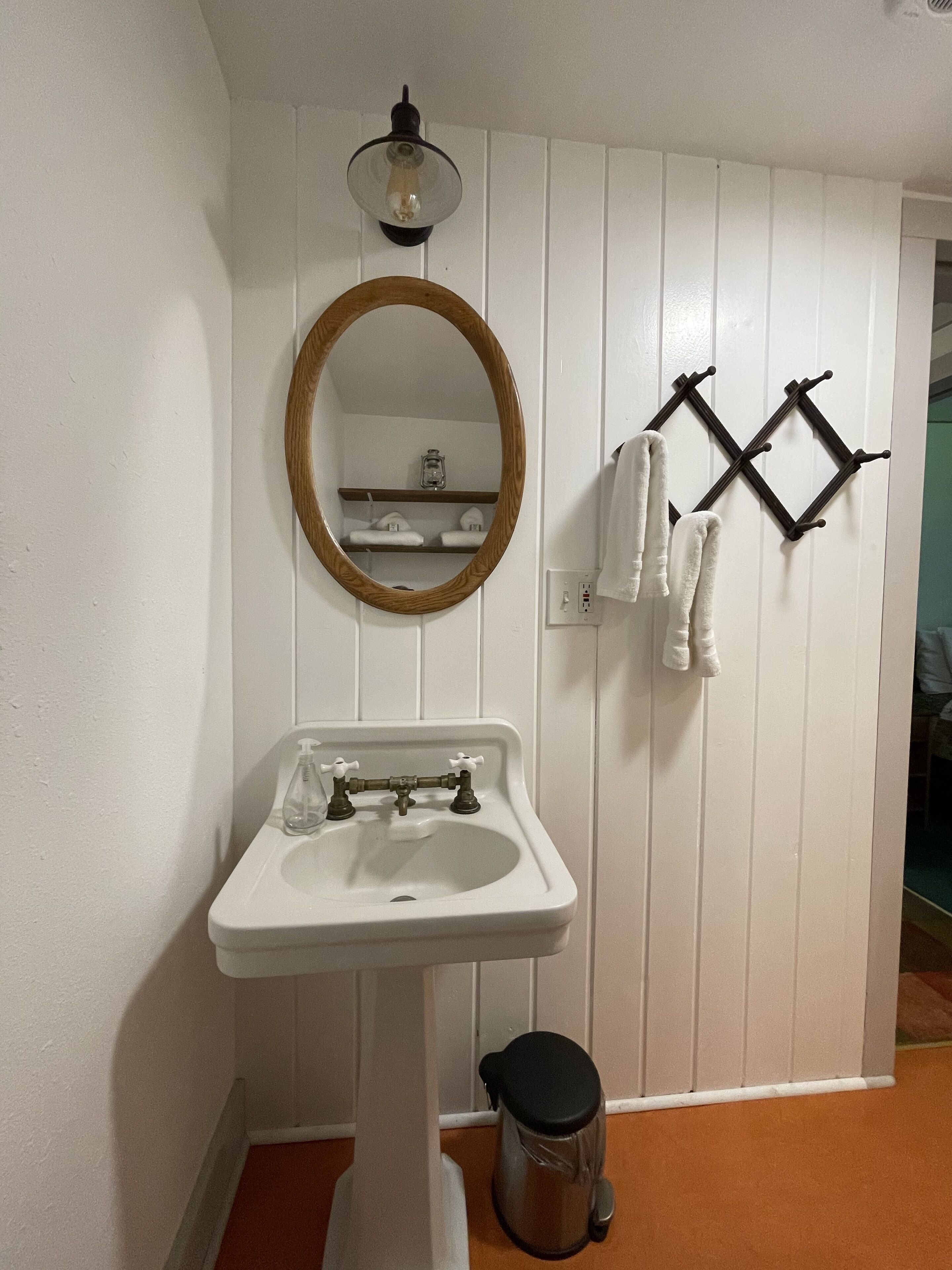 Quiet, Cozy Cottage in the Woods with Large Outdoor Area