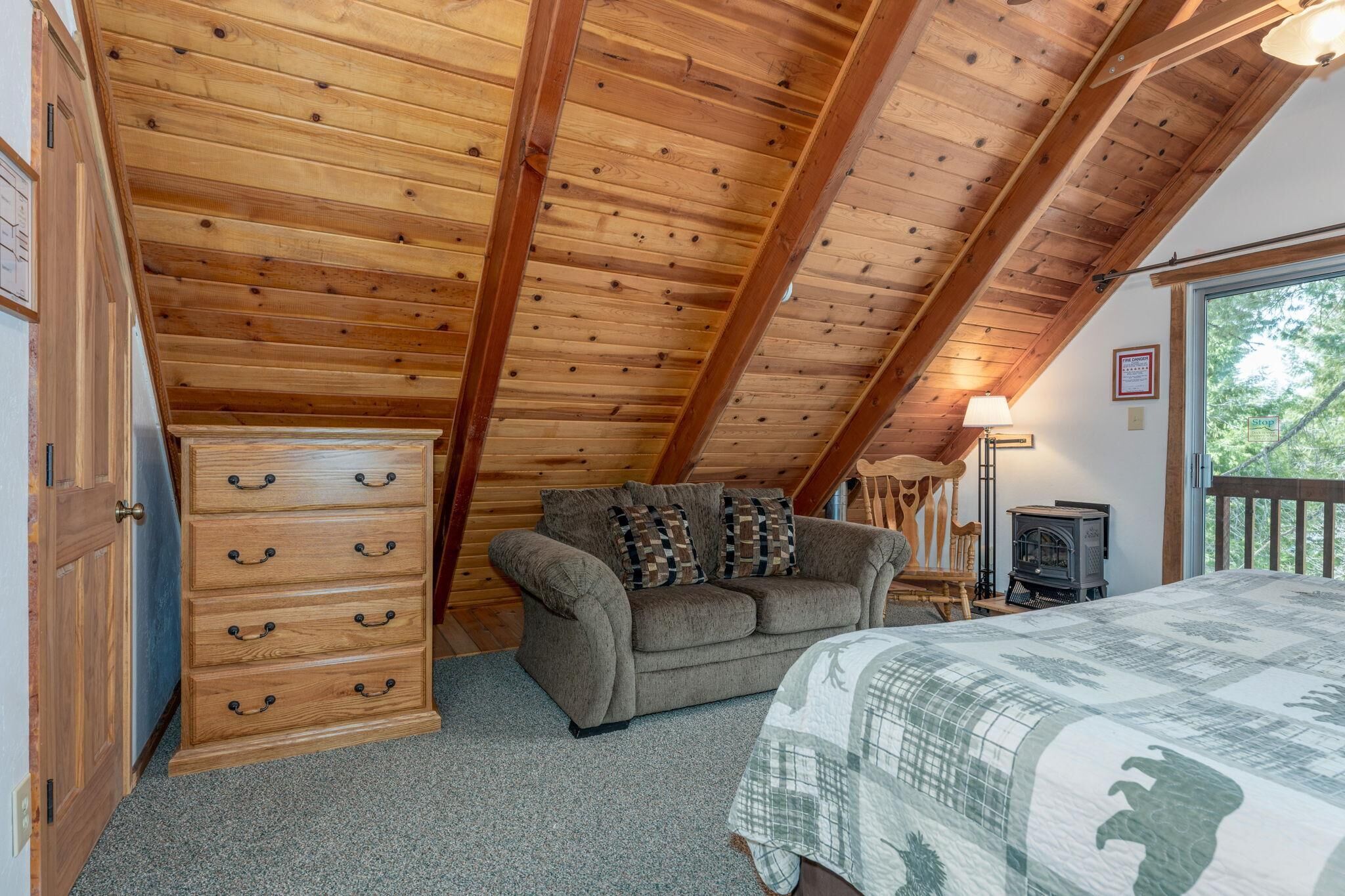 3 bedrooms, bed sheets