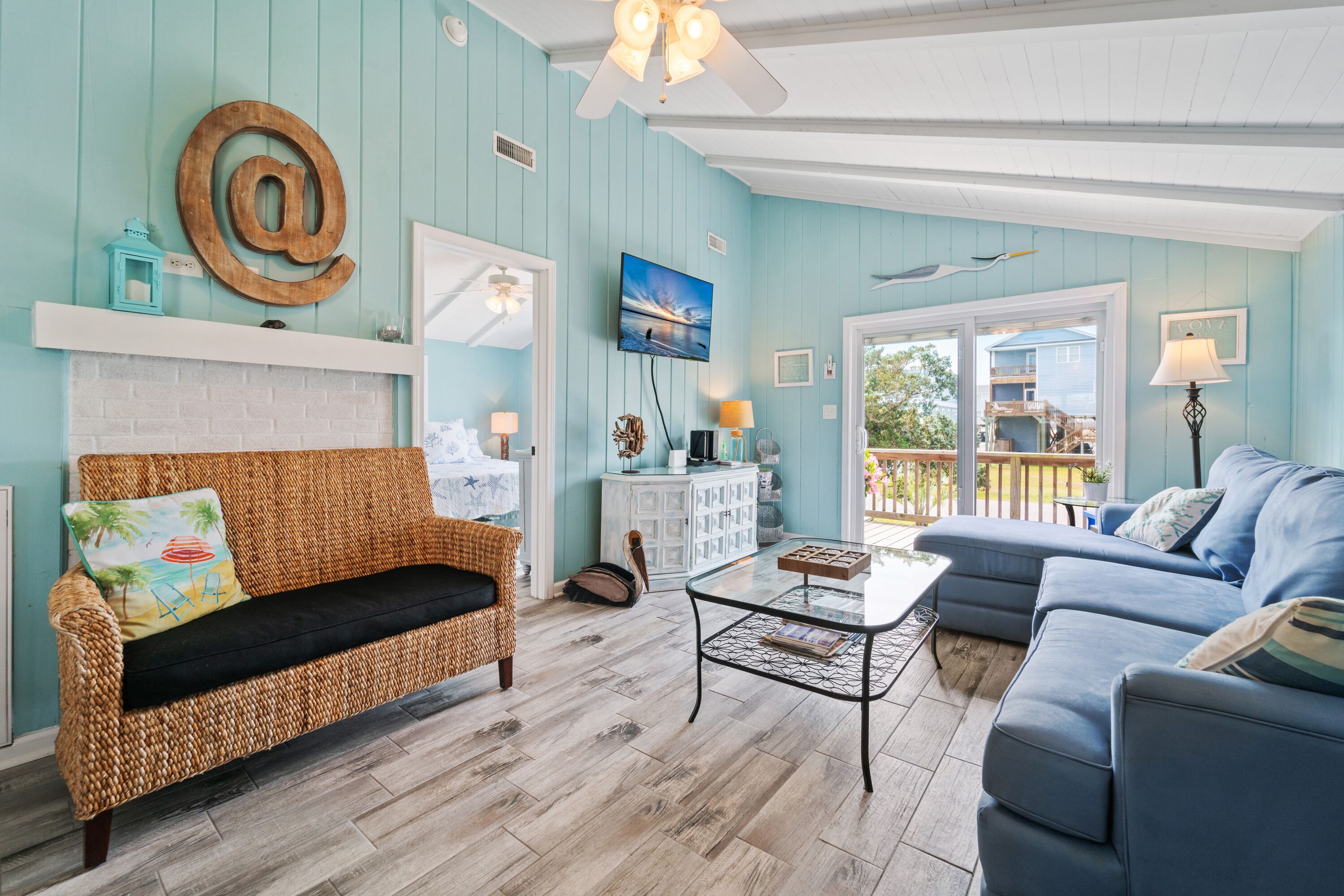 Family Time!!! 2nd Street from Beach Home - Newly Renovated & So Cute - Sleeps 6