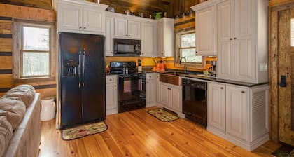 Paradise at the Rivers Edge! A Private Waterfront Log Cabin,snow ski/fish nearby