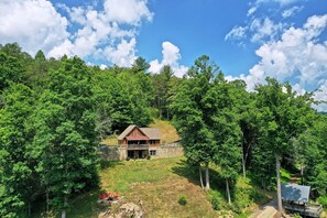 Exterior - Paradise at the Rivers Edge! A Private Waterfront Log Cabin,snow ski/fish nearby (Waynesville)