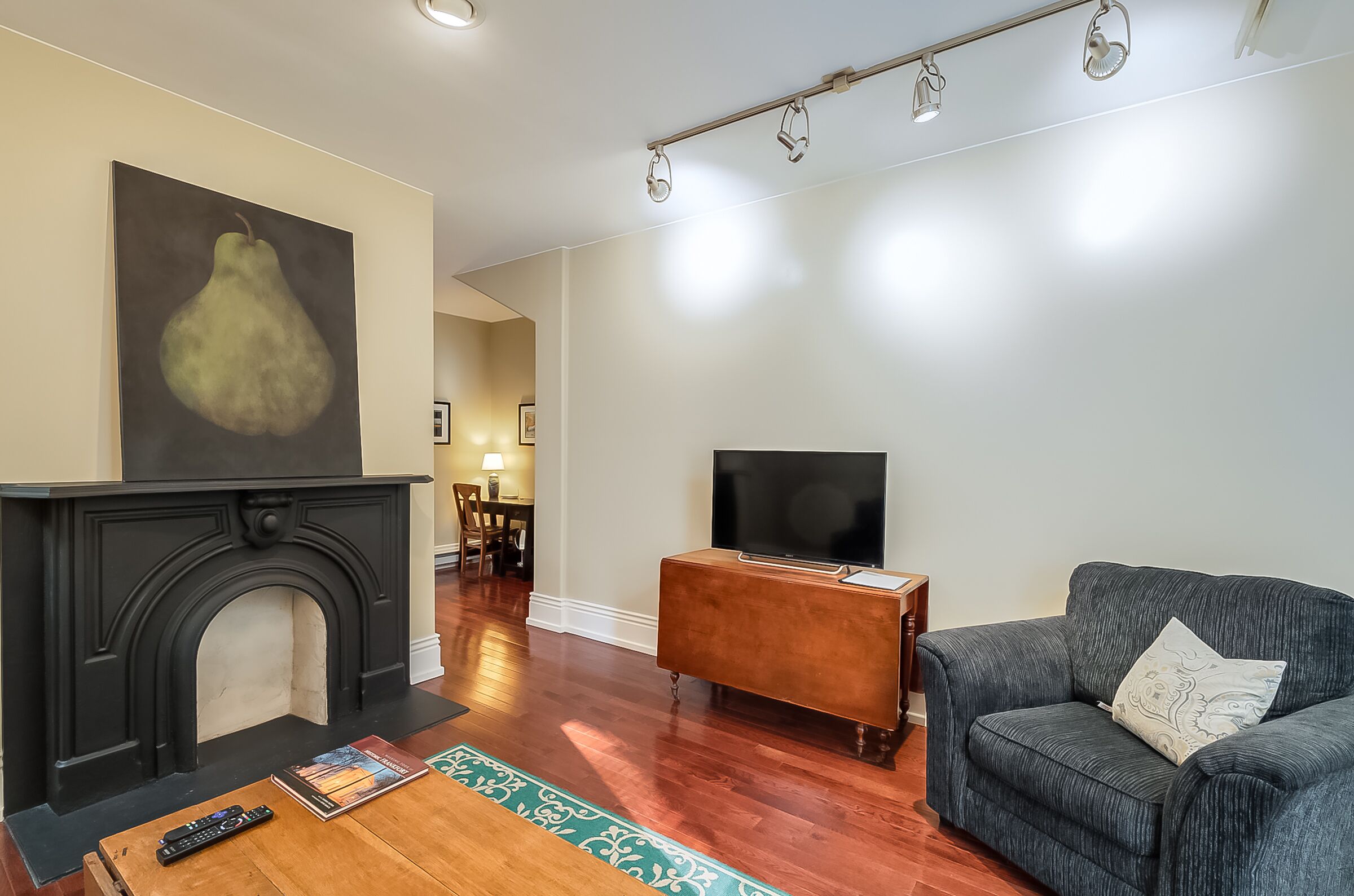 Inviting Downtown Guest Suite