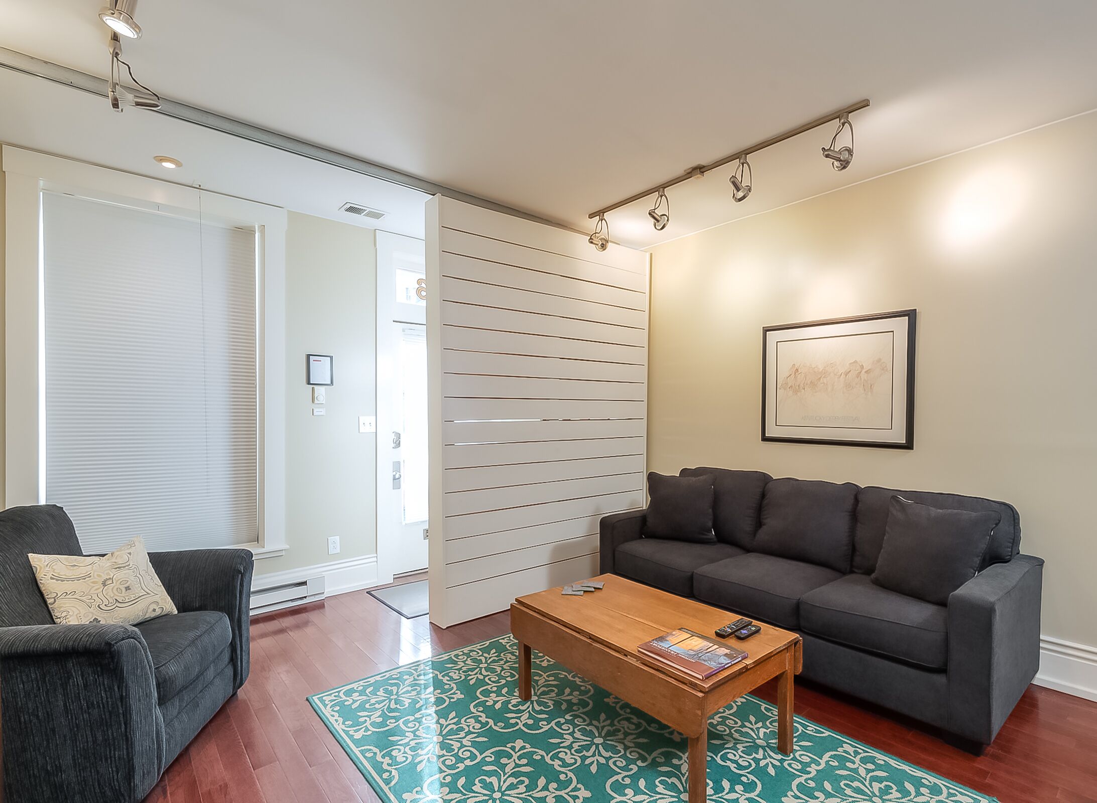 Inviting Downtown Guest Suite