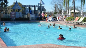 Piscine extérieure, piscine chauffée