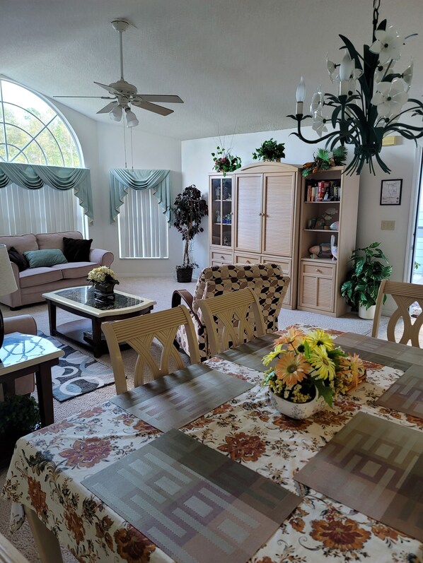 Interior - Condo 15 minutes to Disney 3 Bed 2 Bath. NO PETS (Kissimmee)