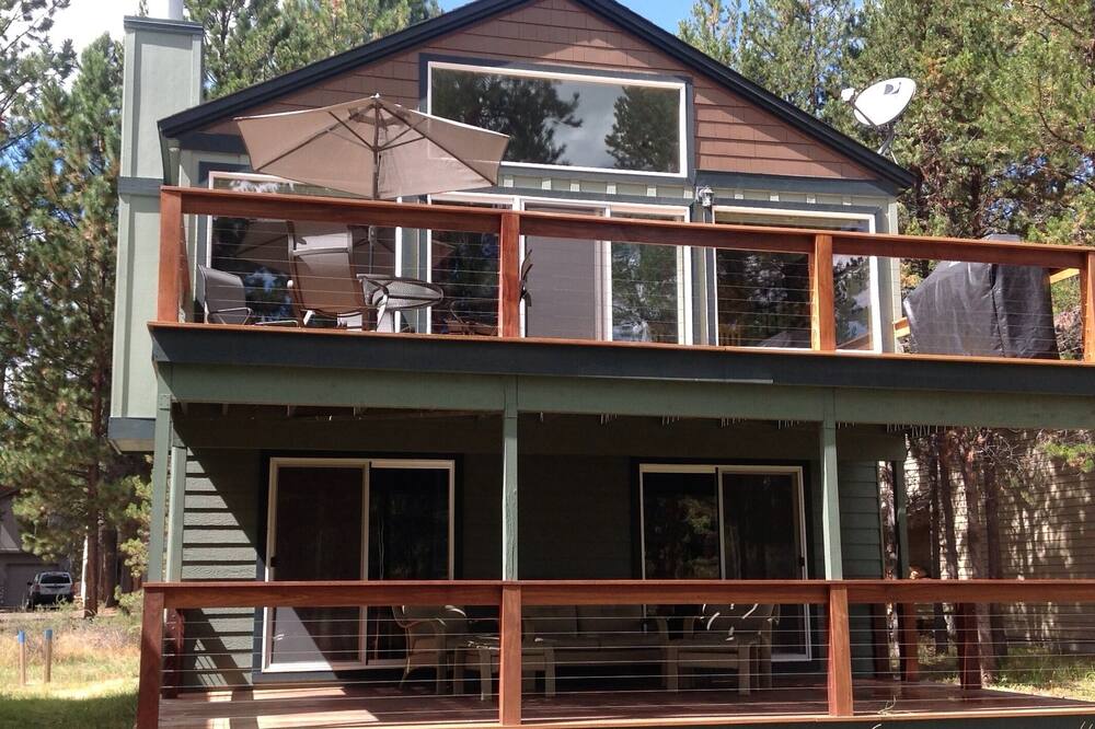 4BR Riverfront Villa, Quiet and Upscale!