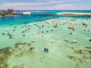 Beach nearby, sun-loungers, beach towels - Majestic Sun Deluxe 404B-2BR/2BA Beachview condo w/ gym & heated indoor pool! (Destin)