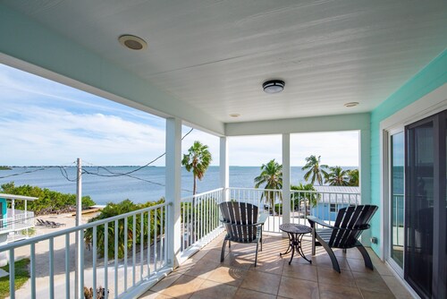 Fandango - private pool <br>This is a pet friendly home. A pet fee and approval of your pet is required.