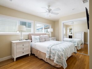 3 bedrooms, desk, iron/ironing board, travel cot