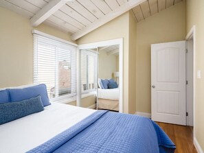 3 bedrooms, desk, iron/ironing board, travel cot