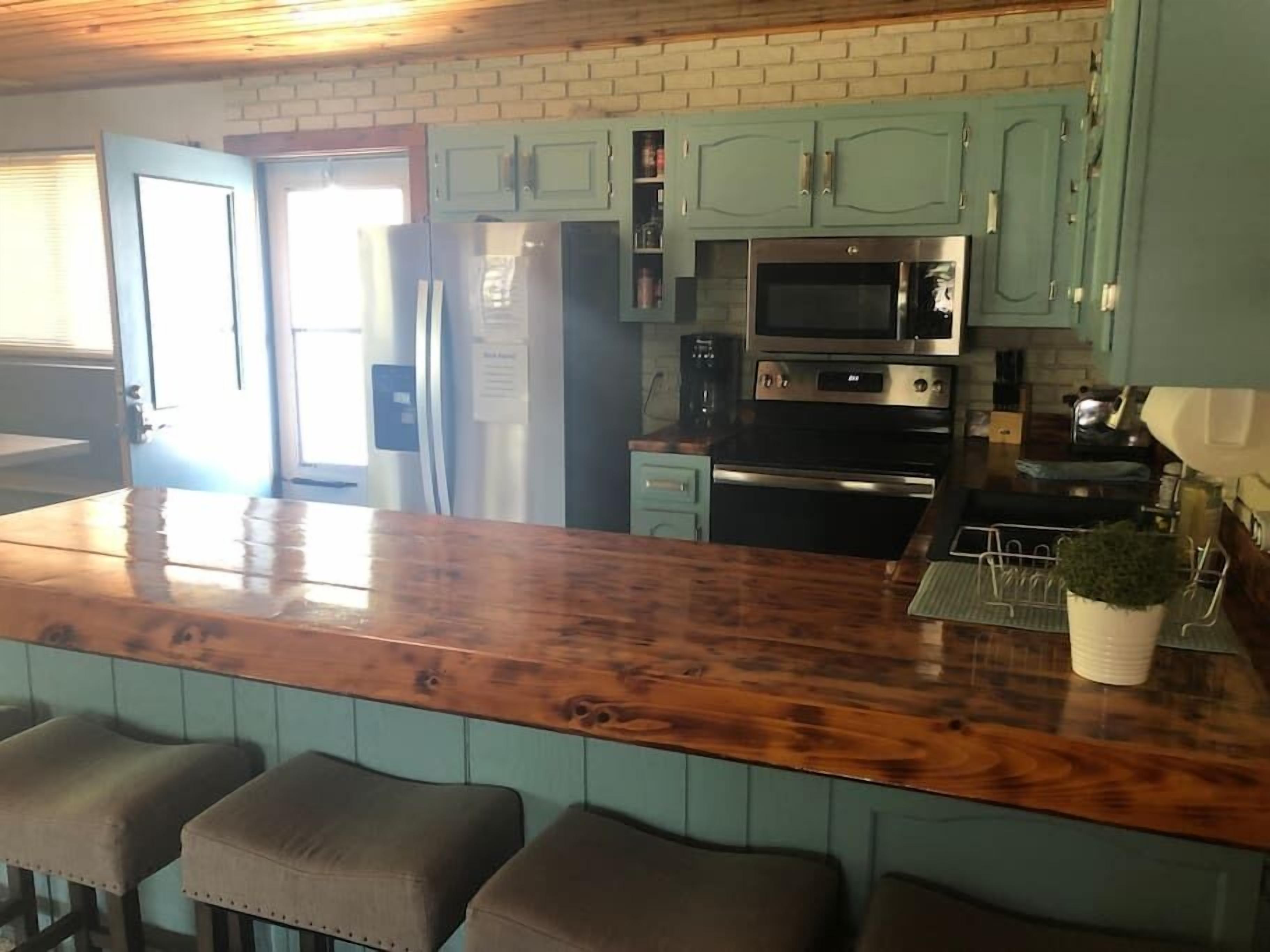 Castle Rock Lake Cottage - New Lisbon, WI