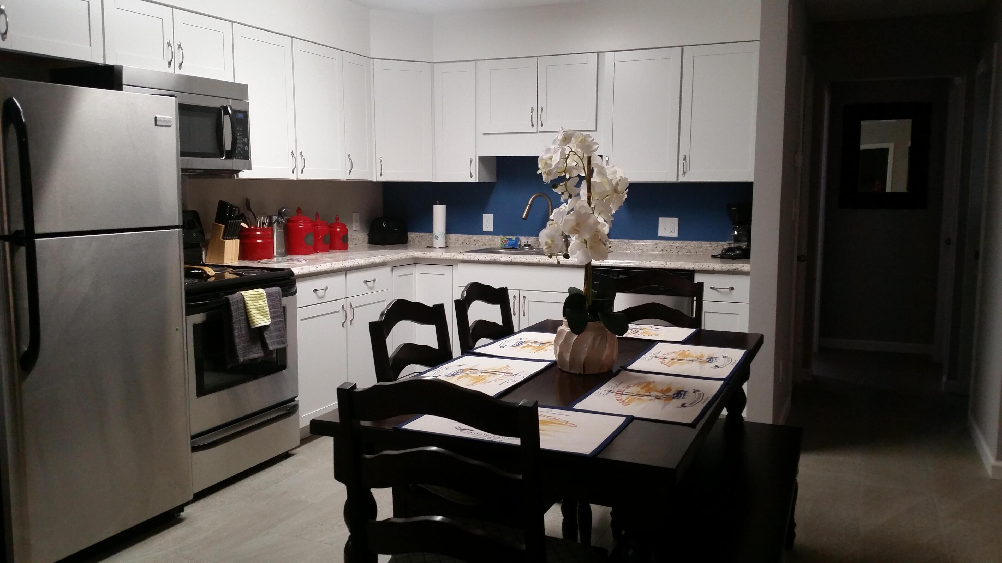 Salior J's! Beautiful Quaint 3BR and 2 Bath house that sleeps 8, New renovation.