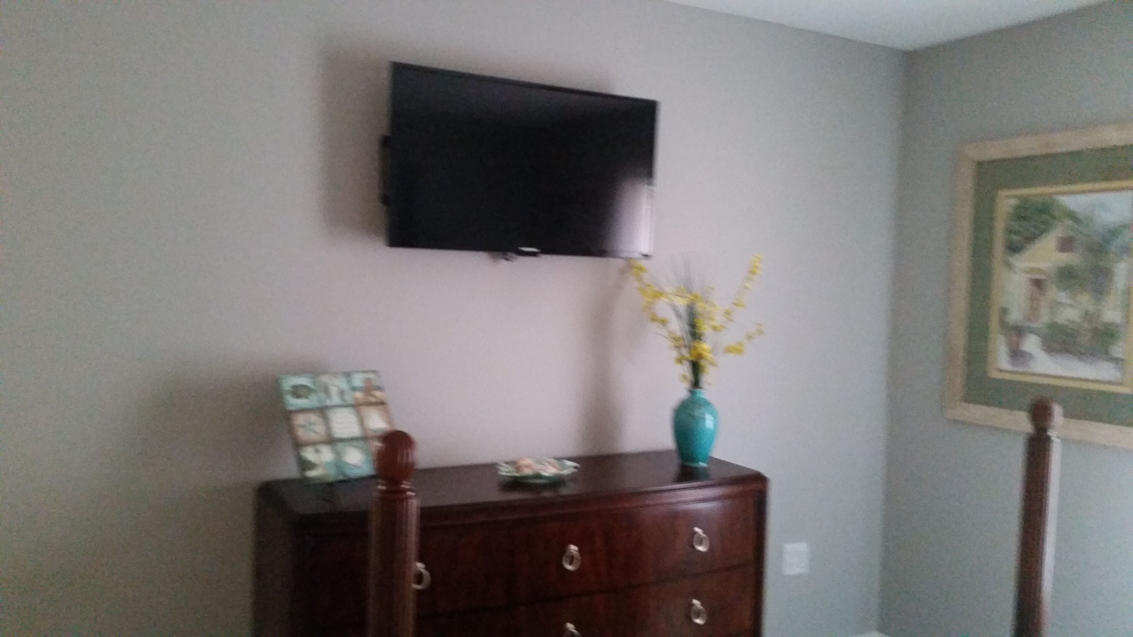 Salior J's! Beautiful Quaint 3BR and 2 Bath house that sleeps 8, New renovation.