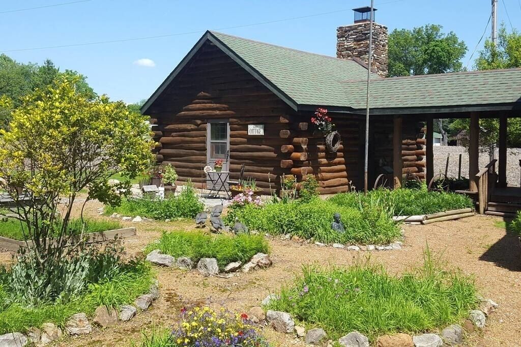 12 Best PetFriendly Cabins Near Carlyle Lake, Illinois Updated 2024