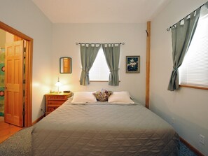 1 bedroom, iron/ironing board, free WiFi, bed sheets - Carriage House Suite - cozy 1st level duplex apt. (Anchorage)