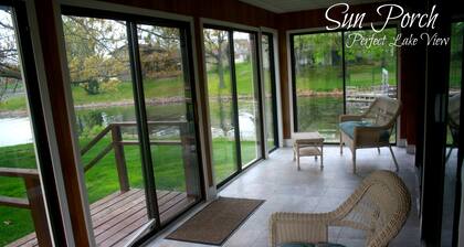 Lakefront Lake Of Egypt Sleeps 8 w/Dock/two kayaks and on 1 LEVEL!