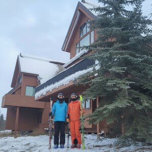 Exterior - Totally Remodeled Arrowhead Chalet. Awesome location!! Ski in/ski out!! (Big Sky)