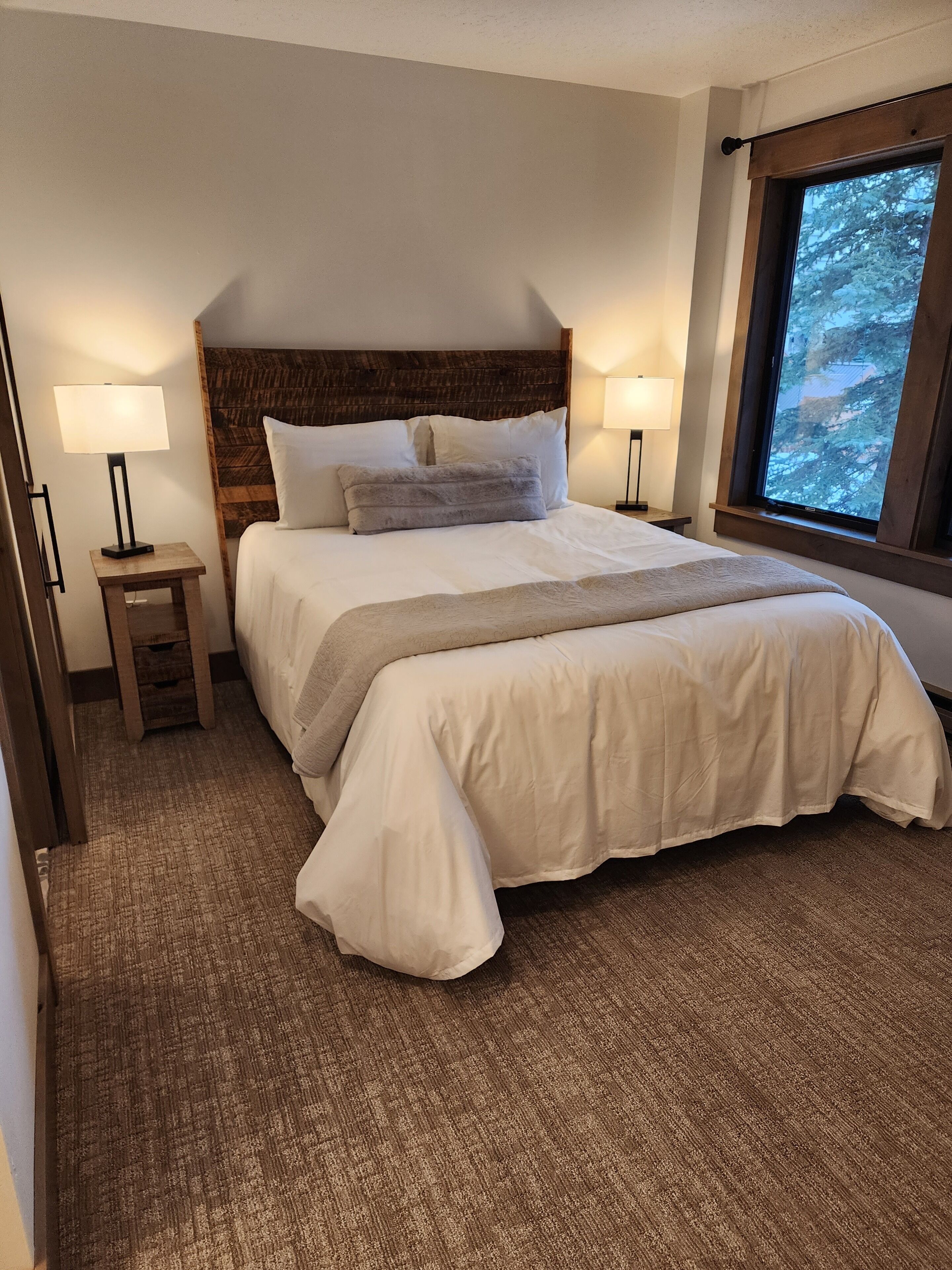 4 室のベッドルーム、セーフティボックス (室内)、アイロン / アイロン台、旅行用ベビーベッド