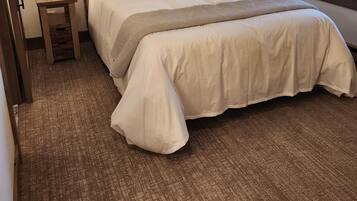 4 bedrooms, in-room safe, iron/ironing board, travel cot