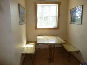 Dining - Laramie Bluffs Mountain Getaway (Custer)