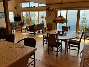 Dining - LUTSEN LAKEHOUSE on LAKE SUPERIOR (Lutsen)