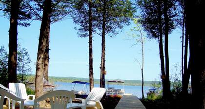 AUKI KAIKKI VUOSI !! Vesirampoliini! Savukoski vene! Kajakkeja! UUDELLEEN KOTONA!