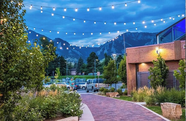 Property grounds - Holiday Discount - Gorgeous Modern Zen Retreat Home - 4BR with Hot Tub (Boulder)