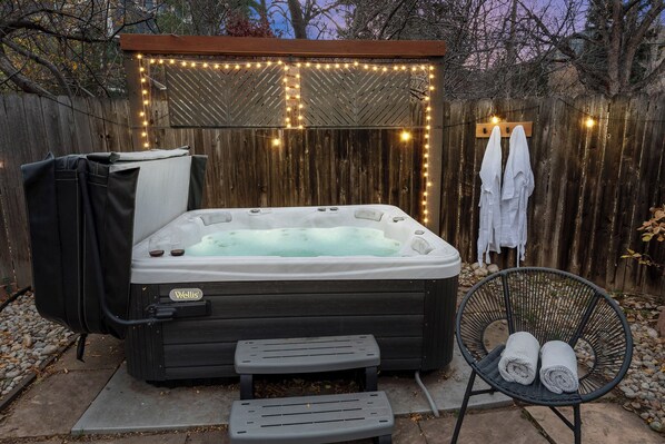 Outdoor spa tub