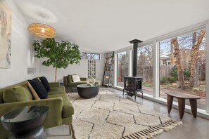 Smart TV, fireplace, table tennis, books - Holiday Discount - Gorgeous Modern Zen Retreat Home - 4BR with Hot Tub (Boulder)