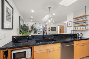 Fridge, microwave, oven, stovetop - Holiday Discount - Gorgeous Modern Zen Retreat Home - 4BR with Hot Tub (Boulder)