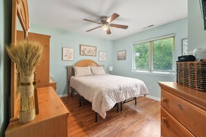 3 habitaciones, escritorio, tabla de planchar con plancha y wifi gratis