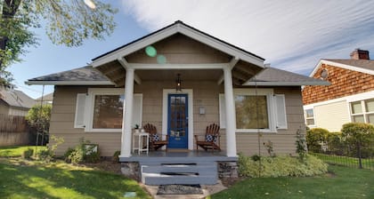 Hygge Harmony- Salt Hot Tub, 2 Fireplaces, 100+mbps Wifi, AC, Walk to Galveston!