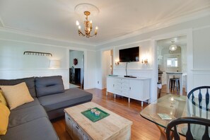 Smart TV, fireplace, books