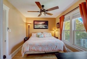 4 Schlafzimmer, Schreibtisch, Bügeleisen/Bügelbrett, Reisekinderbett