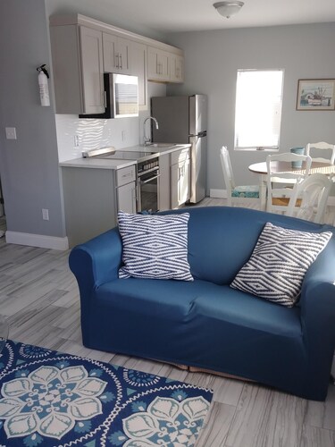 New Listing! Crashing Seaglass Contemporary 2 Br / 1 Ba Beauty!!!