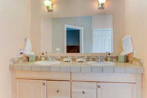 Shower, jetted bath, hair dryer, towels