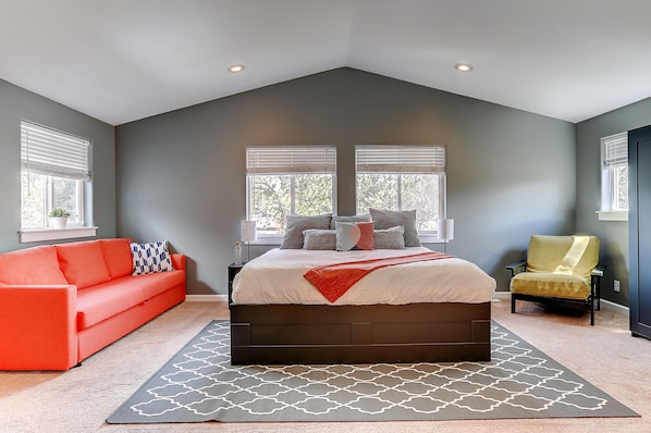 1 bedroom, desk, iron/ironing board, WiFi