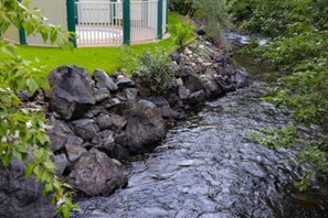 المنطقة المحيطة بالمنشأة