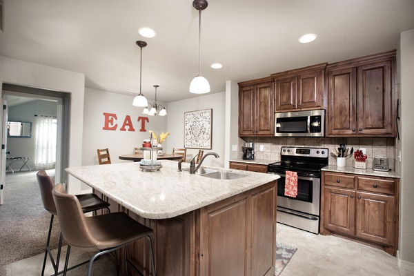 Geladeira, micro-ondas, fogão, cooktop