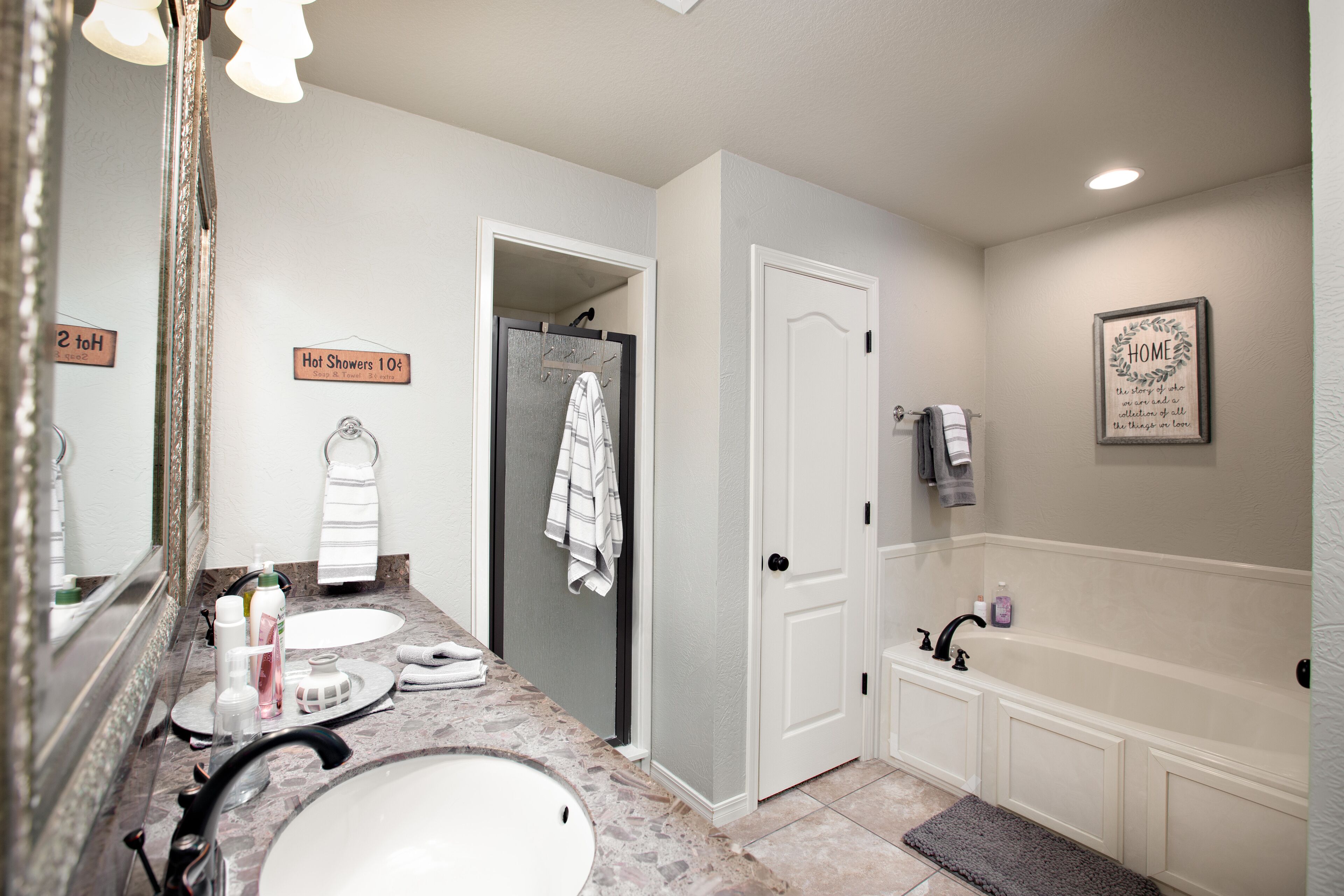 5 ⭐️ Clean & Quiet Barstow Retreat