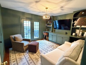 Smart TV, fireplace, computer monitors, printers