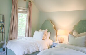 4 bedrooms, desk, iron/ironing board, free WiFi