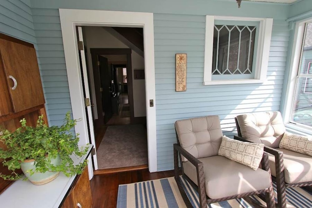 2 Blocks 2 Main - Just Steps Away From Historic Downtown Bozeman!