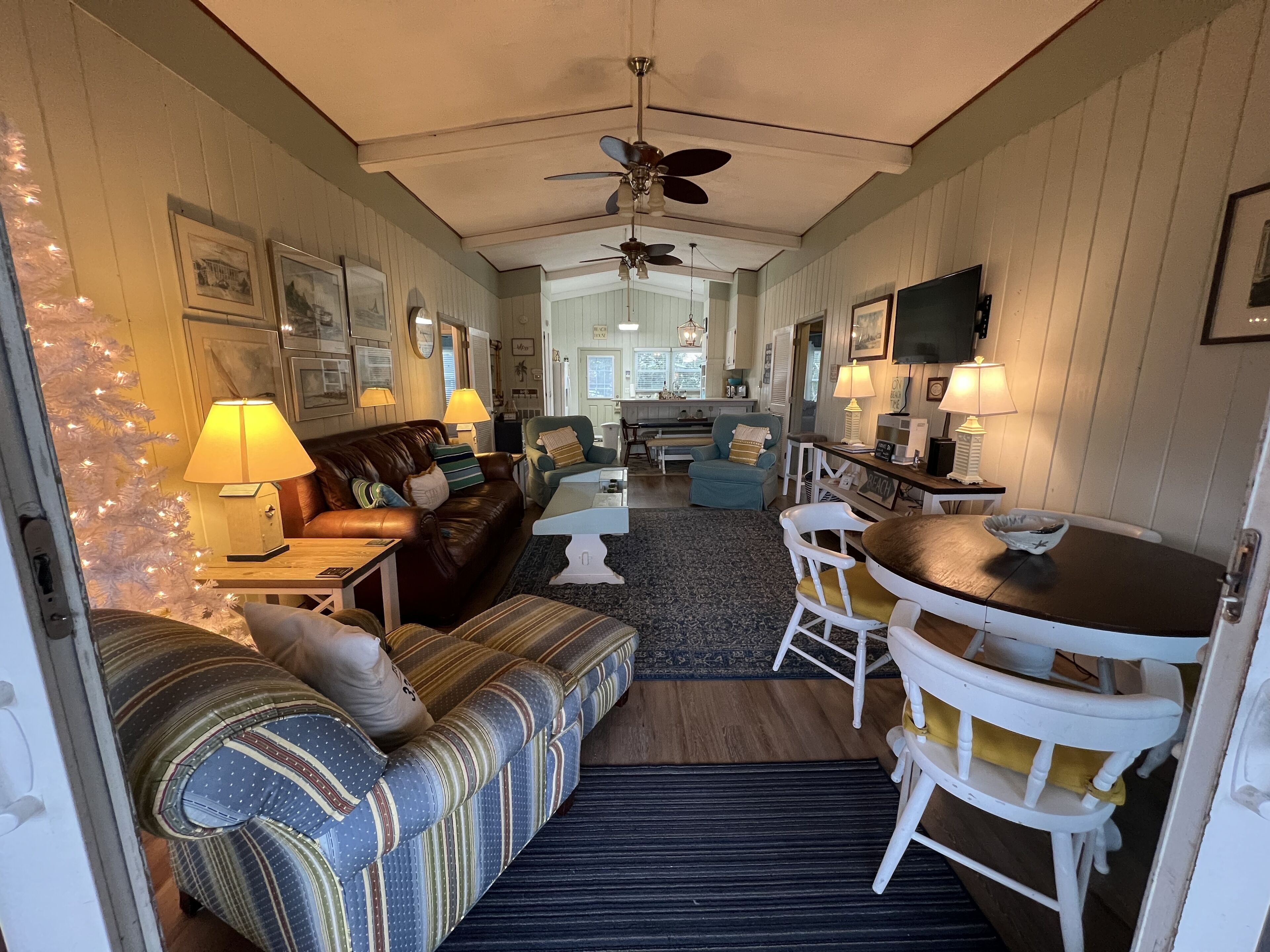 Pawleys Island-vintage/remodeled 5/3-faces ocean-room to work/play, big backyard