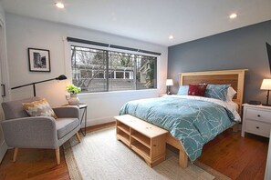 2 bedrooms, desk, iron/ironing board, free WiFi