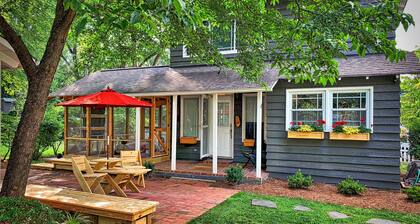 5★ Stunning Designer Cottage In Beautiful Neighborhood - Walk to Downtown