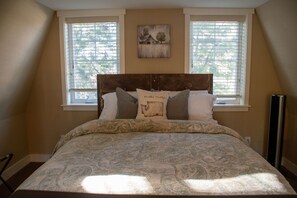 2 dormitorios, tabla de planchar con plancha, cuna de viaje