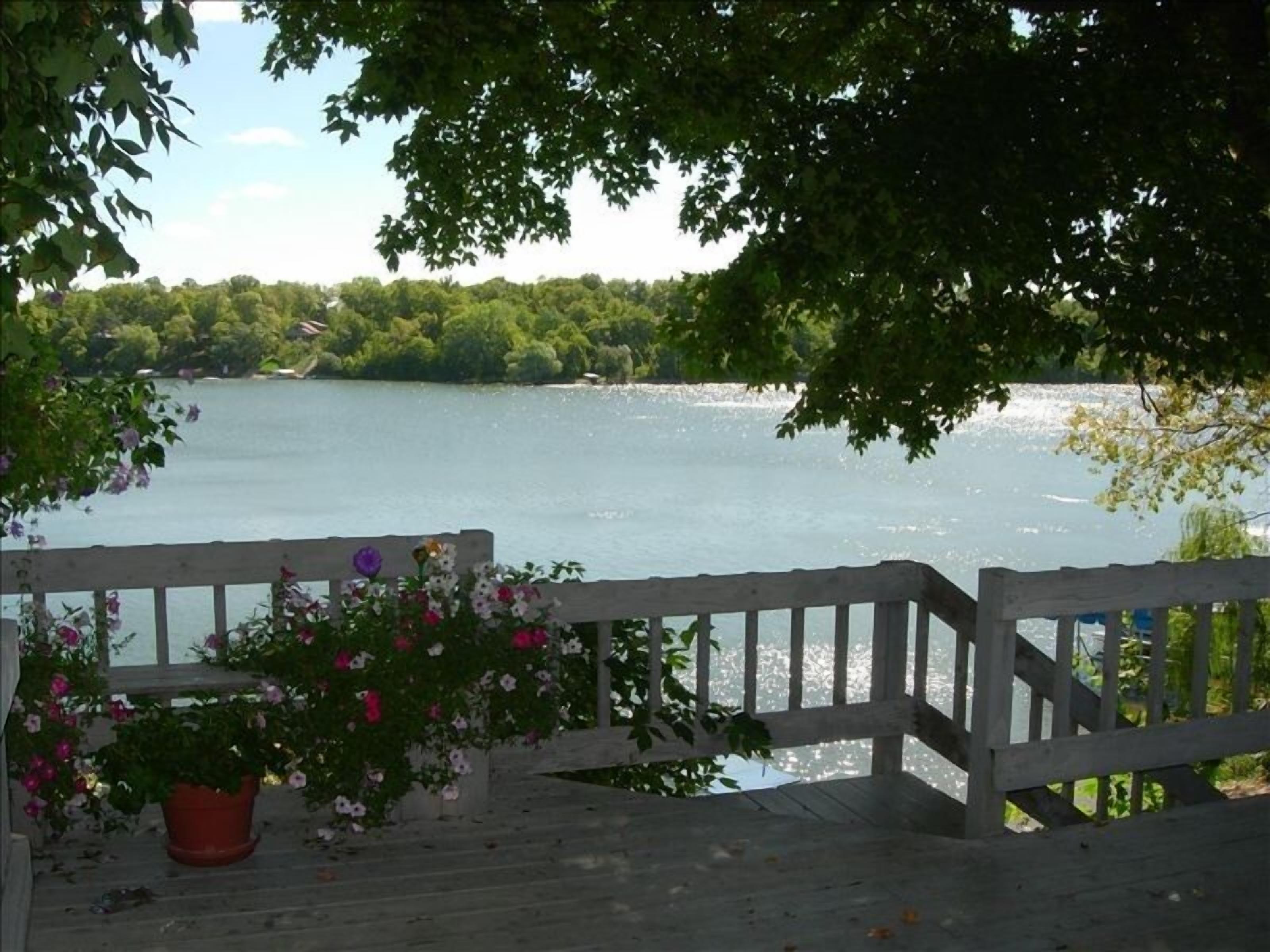 Lake Victoria Home - 300' of Shoreline Privacy!