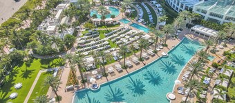 Ocean view corner suite. 2 Balconies, full kitchen, washer/dryer. No resort fee!