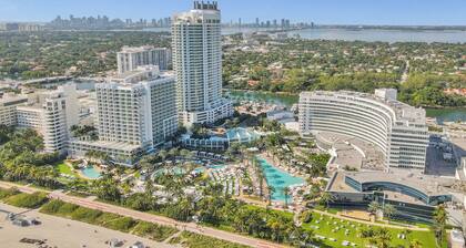 Ocean view corner suite. 2 Balconies, full kitchen, washer/dryer. No resort fee!